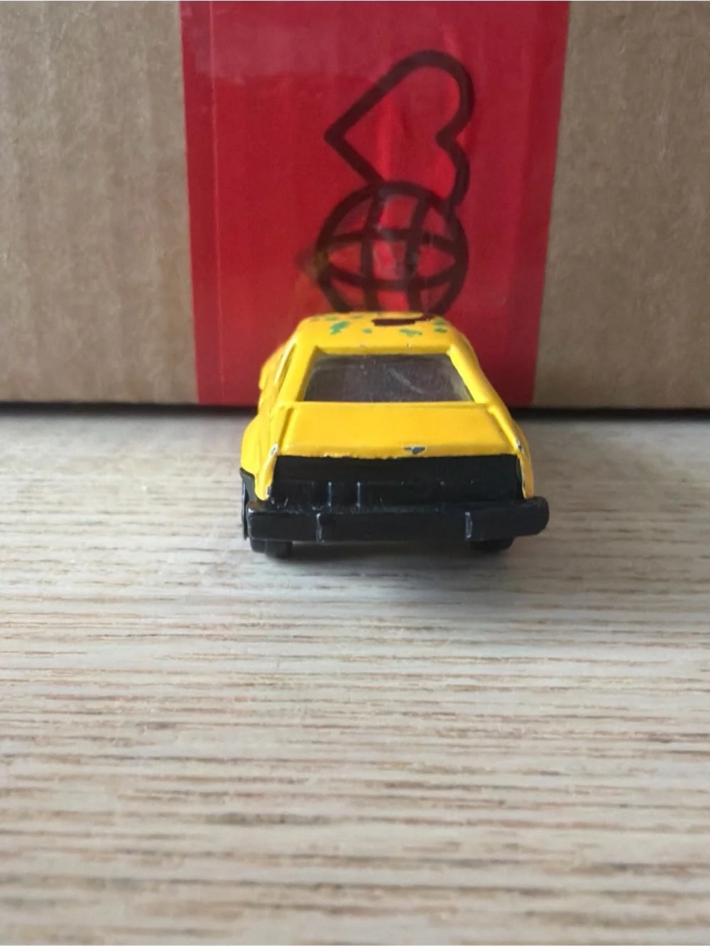1:64 Diecast Car Yellow/Black/Pink/Red Made in China Loose